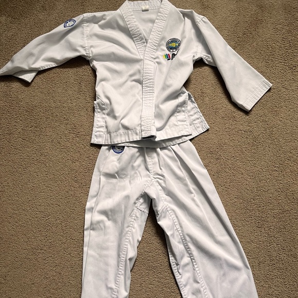 Child’s taekwondo uniform size 130 - Picture 1 of 7